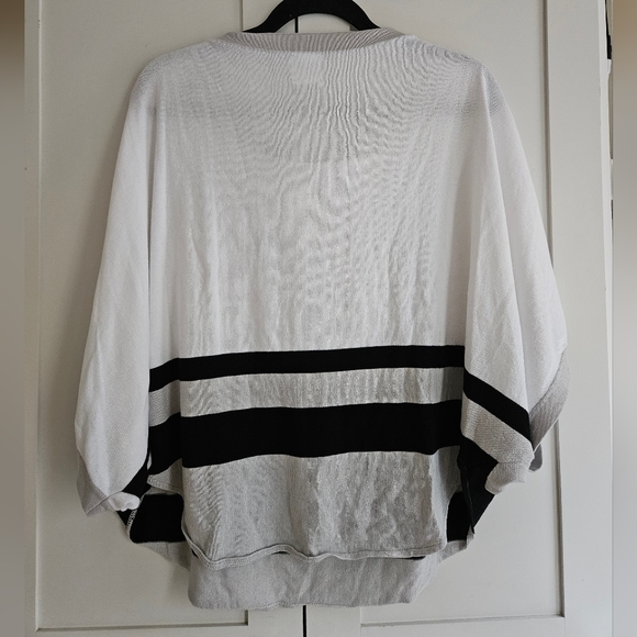 PLANET by Lauren G Assimetrical Sweater Top - one size fits most - Picture 4 of 9